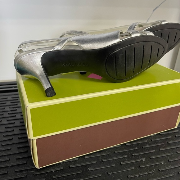 NATURALIZER Silver Metallic Comfort Summer Heels Sz 6.5 Dressy Kadie Prissy - Picture 14 of 14